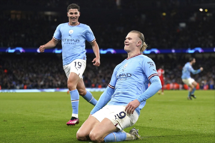 曼城绝杀拜仁,苏亚雷斯带队取胜 曼城绝杀拜仁,苏亚雷斯带队取胜