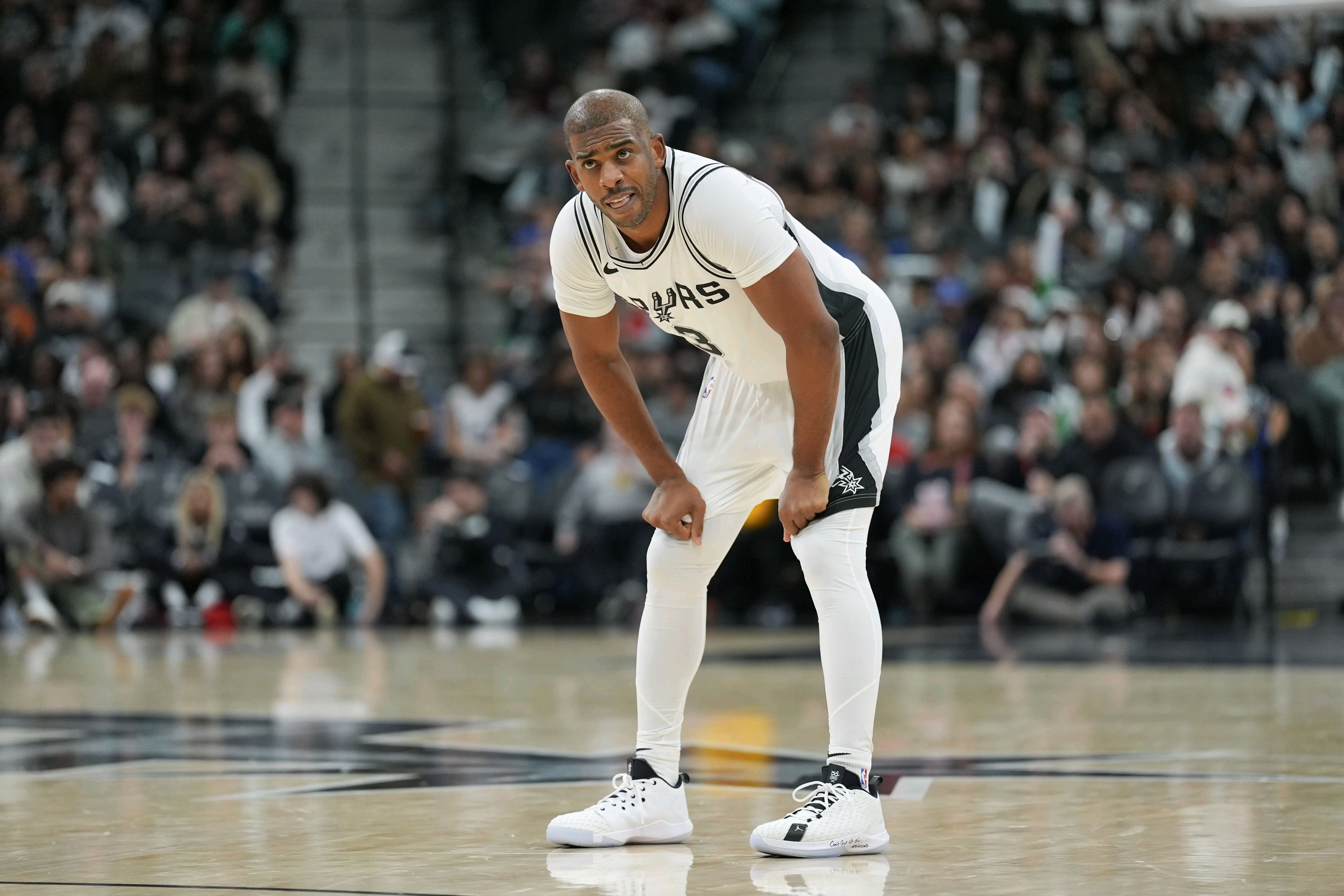 马刺完胜辽宁队，保罗状态火热