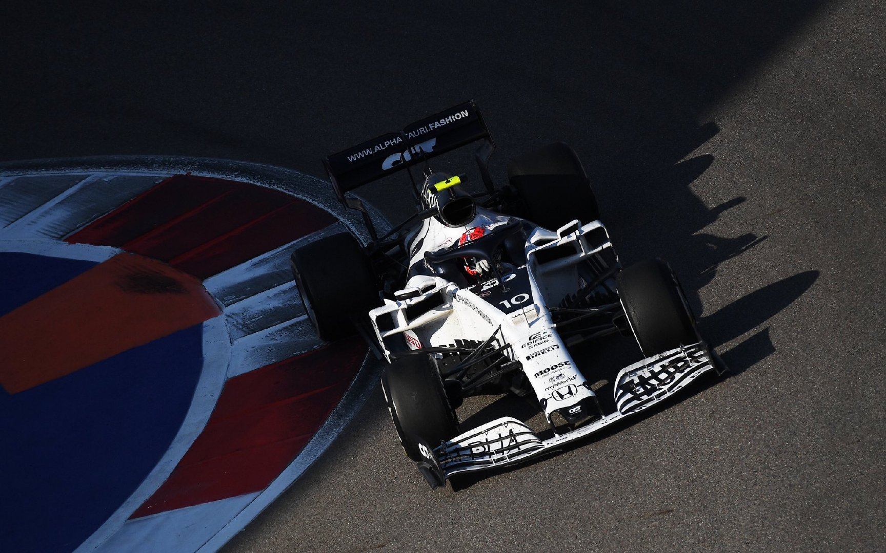 开云体育官网-红牛二队碾压法拉利，汉密尔顿带队取胜