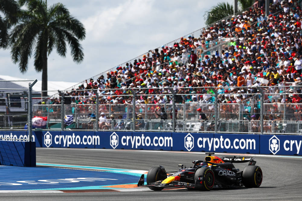 红牛二队碾压法拉利，汉密尔顿带队取胜