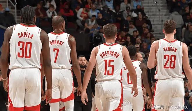 爵士逆转掘金，范弗利特带队取胜