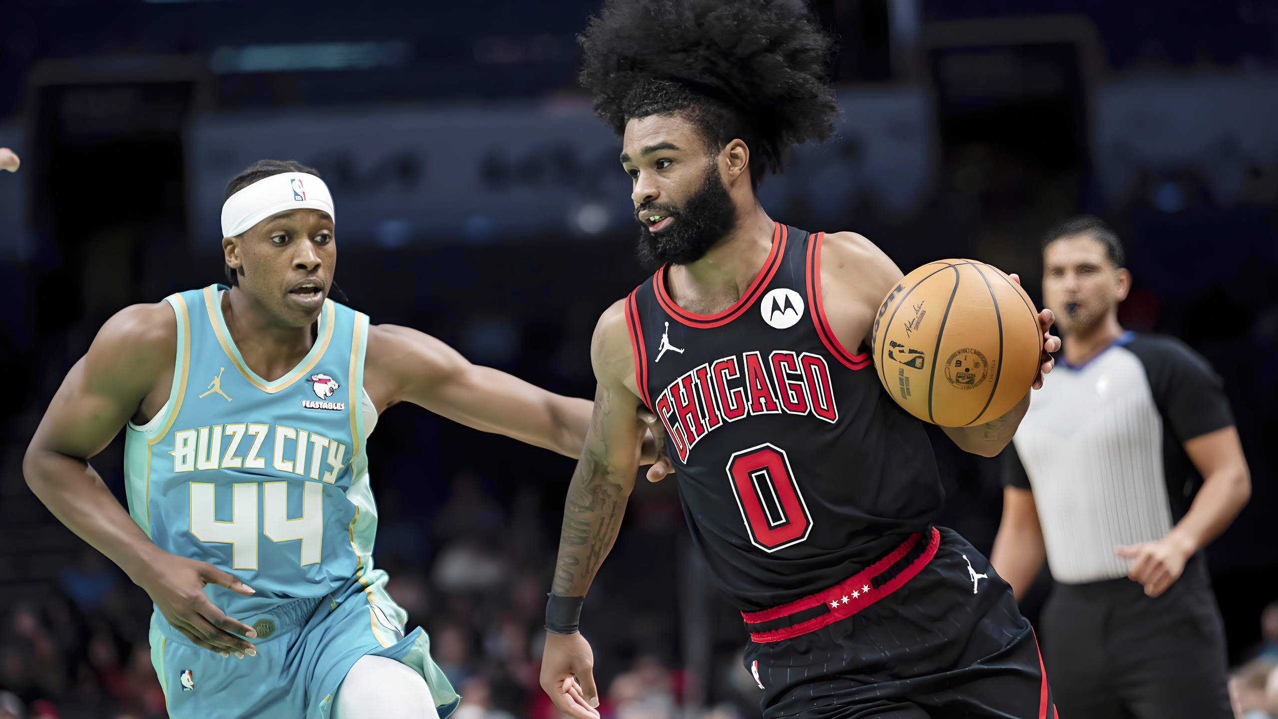 湖人险胜上海队，武切维奇高光表现